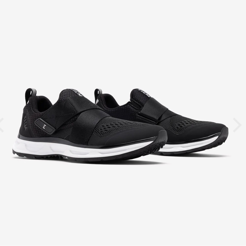NWOT - TIEM Slipstream spin shoes - Women’s size 9